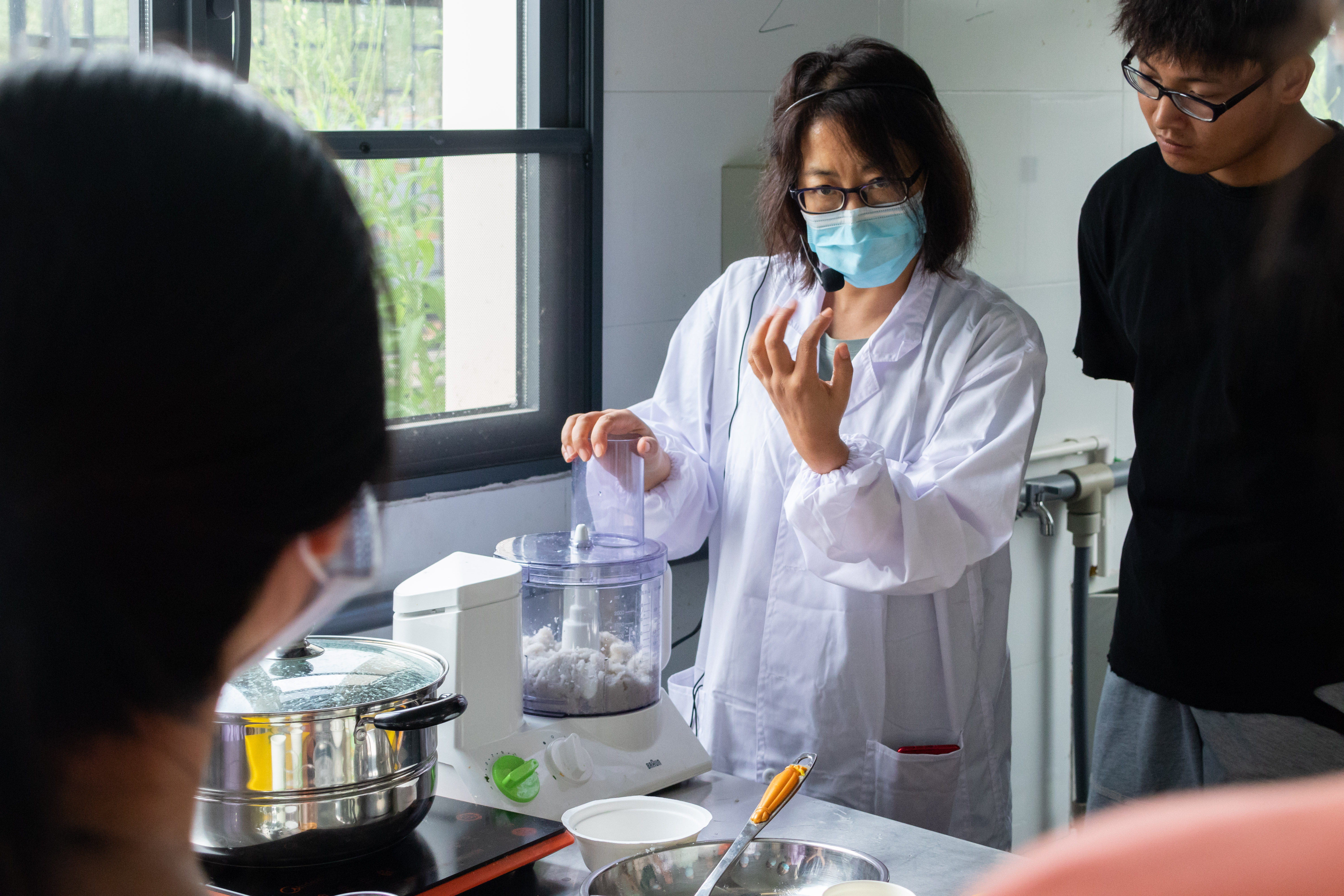 酷爱成人网
张秀杰老师向新生介绍“空擂法”（学通社记者 周丹丹 摄）